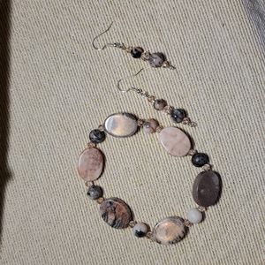 Handmade stretchbracelet and earrings